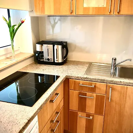 Sterne - Parkplaetze, Tram & Supermarkt Direkt Vor Der Tuer Braunschweig